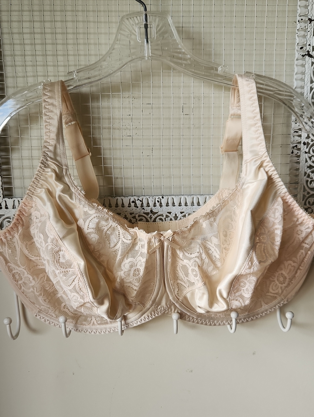 NWOT Bali Women's Nude Lace Bra 3550 Underwire Bra 42DDD